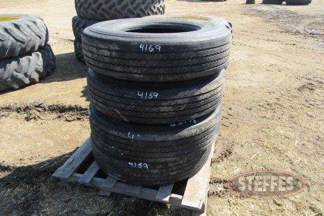 (4) 295-75R22.5 truck tires_0.JPG